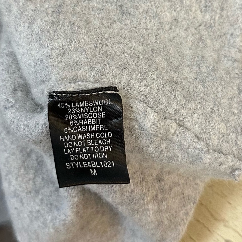 Blank Paige Gray Just Love Embroidered Crop Cashmere Wool Blend Sweater sz M - Picture 7 of 8